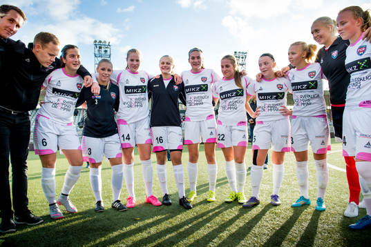 Rosengårds spelare samlas