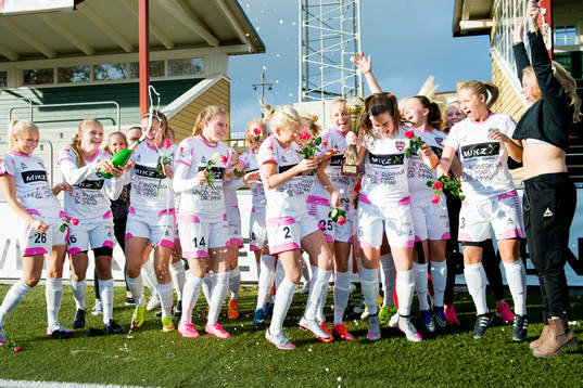 Rosengårds spelare firar