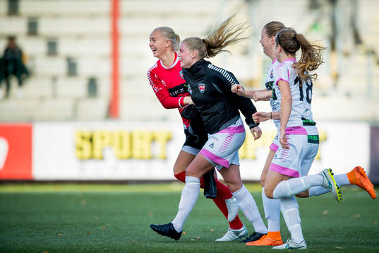 Rosengårds spelare jublar