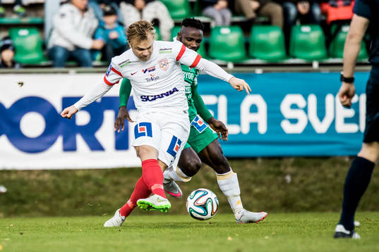 Assyriskas Christoffer Brandeborn skjuter