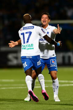 Norrköpings Nikola Tkalcic firar med Alhaji Kamara