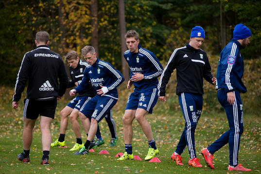 IFK Göteborgs Mikael Boman i mitten