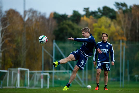 IFK Göteborgs Mikael Boman skjuter ett skott
