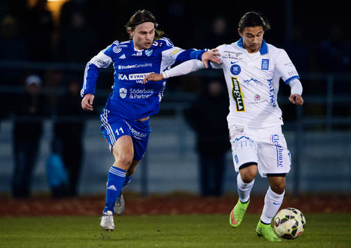 Luleås Patrik Wallin och Akropolis Philip Andersson i kamp
