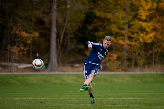 IFK Göteborgs Sören Rieks skjuter ett skott