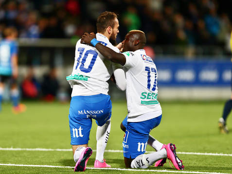 Norrköpings Emir Kujovic och Alhaji Kamara firar Emir