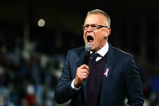 Norrköpings tränare Jan Andersson talar till publiken