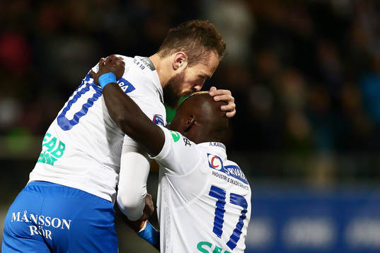 Norrköpings Emir Kujovic och Alhaji Kamara firar Emir