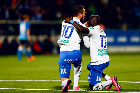 Norrköpings Emir Kujovic och Alhaji Kamara firar