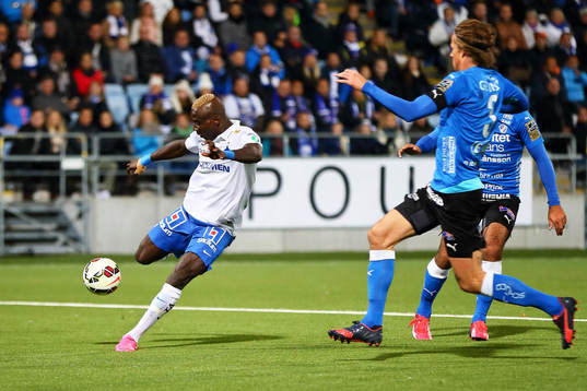 Norrköpings Alhaji Kamara skjuter in 1-0-målet