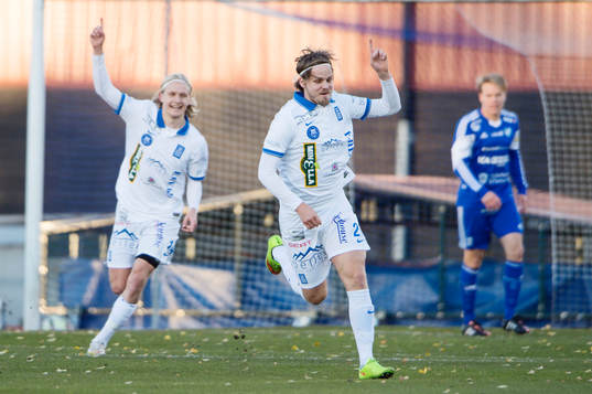 Akropolis Henrik Löfkvist och Felix Pettersson jublar