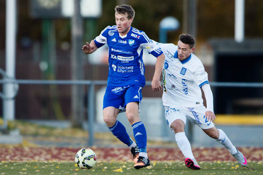 Luleås Vladimir Lazarev och Akropolis Maldin Ymeria i kamp