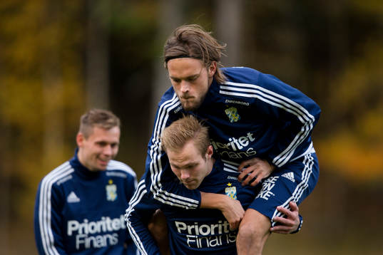 IFK Göteborgs Gustav Engvall och Tom Pettersson skojar