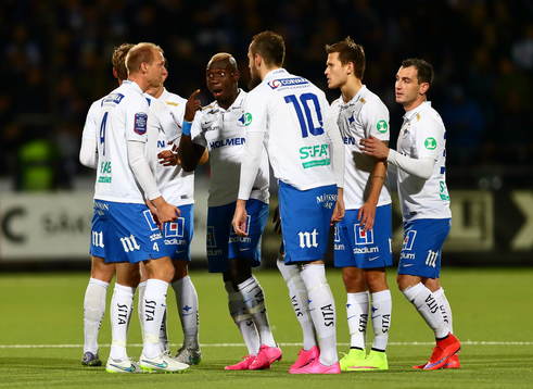 Norrköping firar 1-0-målet som gjorts av Alhaji Kamara