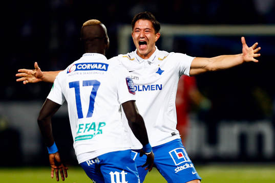 Norrköpings David Boo Wiklander och Alhaji Kamara firar