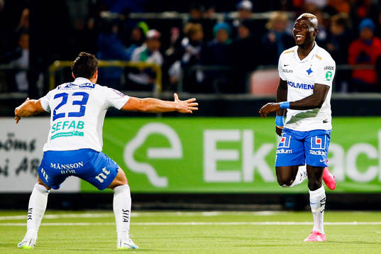 Norrköpings David Boo Wiklander och målskytten till 1-0