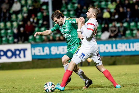 Ljungskiles Aleksandar Kitic före Assyriskas Mattias Genc