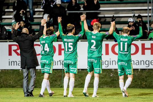 Ljungskiles spelare tackar publiken