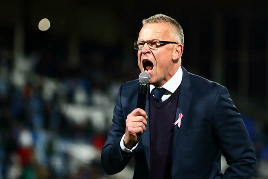 Norrköpings tränare Jan Andersson talar till publiken