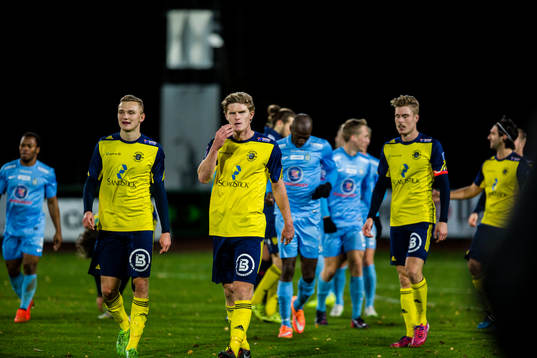 Ängelholms spelare lämnar plan