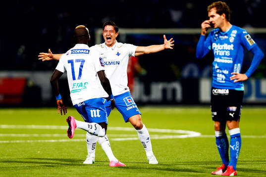 Norrköpings David Boo Wiklander och Alhaji Kamara firar