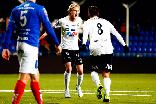 Örebros Karl Holmberg och Astrit Ajdarevic jublar