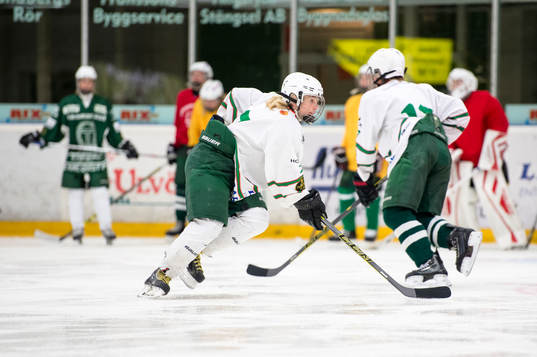 Andre Kraft i Tingsryds U16 lag instrueras av sin tränare