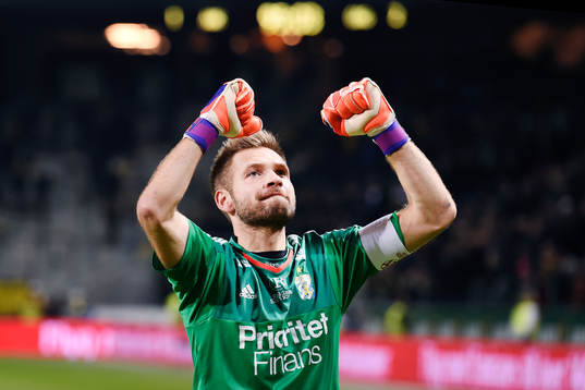 IFK Göteborgs målvakt John Alvbåge jublar