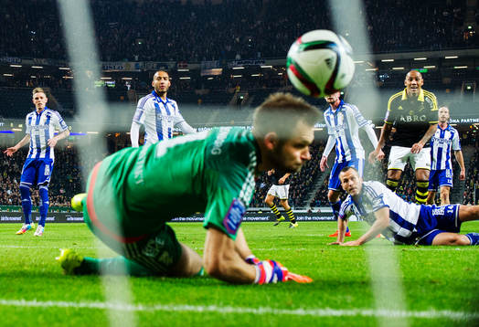 s Alessandro Silva Pereira ser 1-0-bollen från Henok