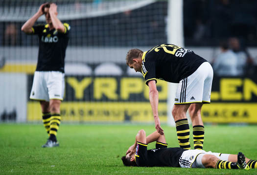s Stefan Ishizaki och Jos Hooiveld deppar