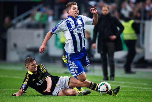 s Jos Hooiveld tacklar IFK Göteborgs Mikael Boman