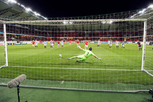 Kalmars Marcus Antonsson gör 1-0 på straff