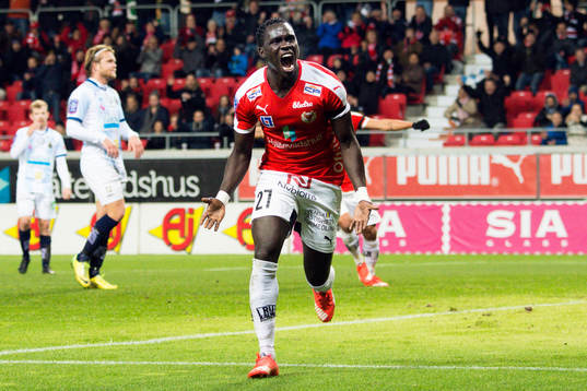 Kalmars Papa Alioune Diouf jublar