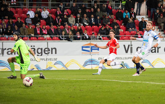 Gefles målvakt Emil Hedvall och David Fällman samt