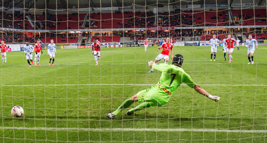 Kalmars Marcus Antonsson gör 2-0 på straff