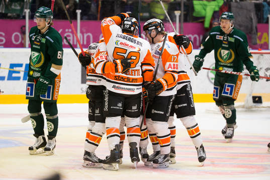 Karlskronas Joel Kellman gör mål 1-2  och jublar