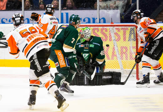 Karlskronas Julien Brouillette sätter pucken bakom