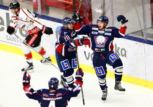 Linköpings Vilmos Gallo jublar med Linköpings Nick