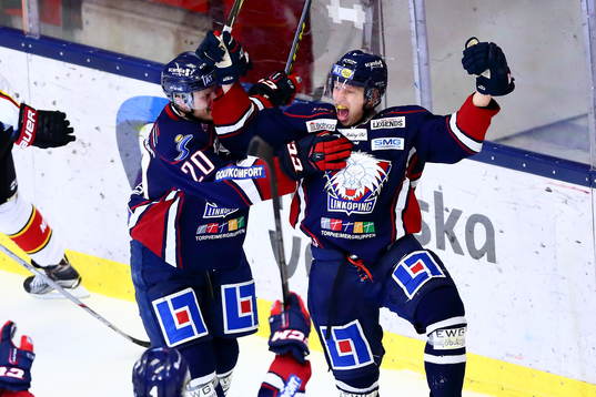 Linköpings Vilmos Gallo jublar med Linköpings Nick