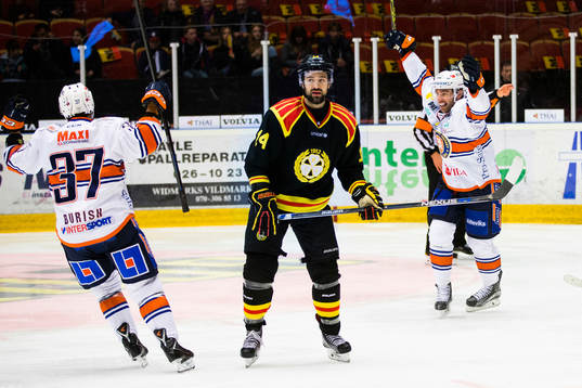 Brynäs Johan Alcén deppar och Växjös Josh Hennessy