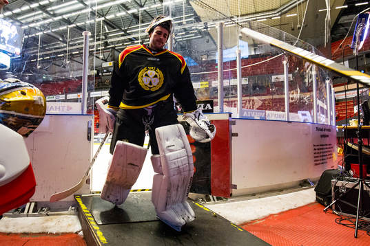 Brynäs målvakt Bernhard Starkbaum lämnar isen