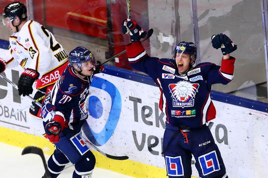 Linköpings Vilmos Gallo jublar med Linköpings Nick