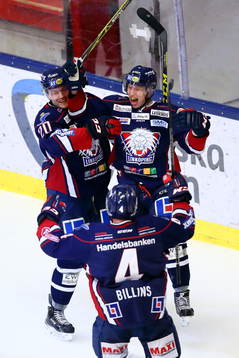 Linköpings Vilmos Gallo jublar med Linköpings Nick