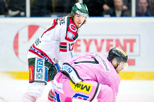 Frölundas Sebastian Stålberg och Modos Nichlas Torp