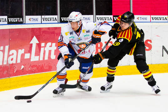 Växjös Richard Gynge och Brynäs Anssi Salmela