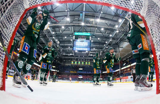 Färjestads  spelare jublar