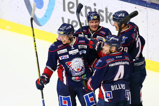 Linköpings Vilmos Gallo firar 3-0-målet och det första