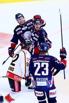 Linköpings Andrew Gordon och Broc Little firar