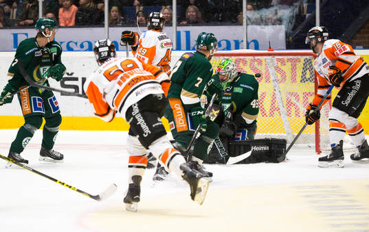 Karlskronas Julien Brouillette sätter pucken bakom