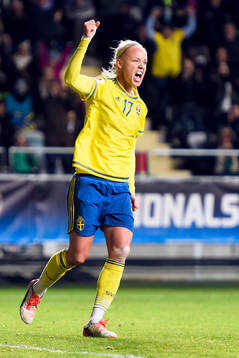 Sveriges Caroline Seger jublar